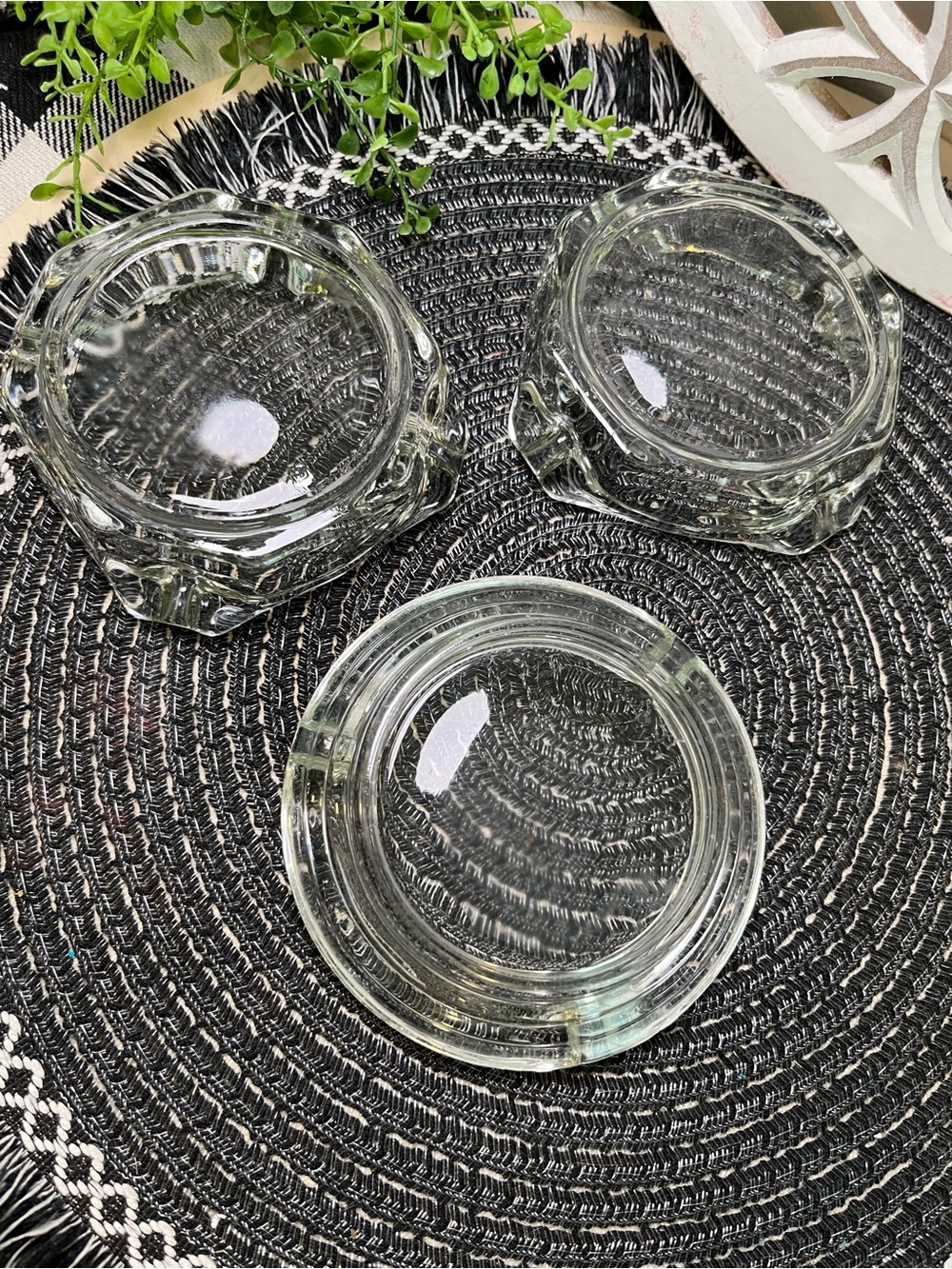 Set of Three Clear Glass Ashtray’s - Classic Round and Square Designs - Picture 7 of 12